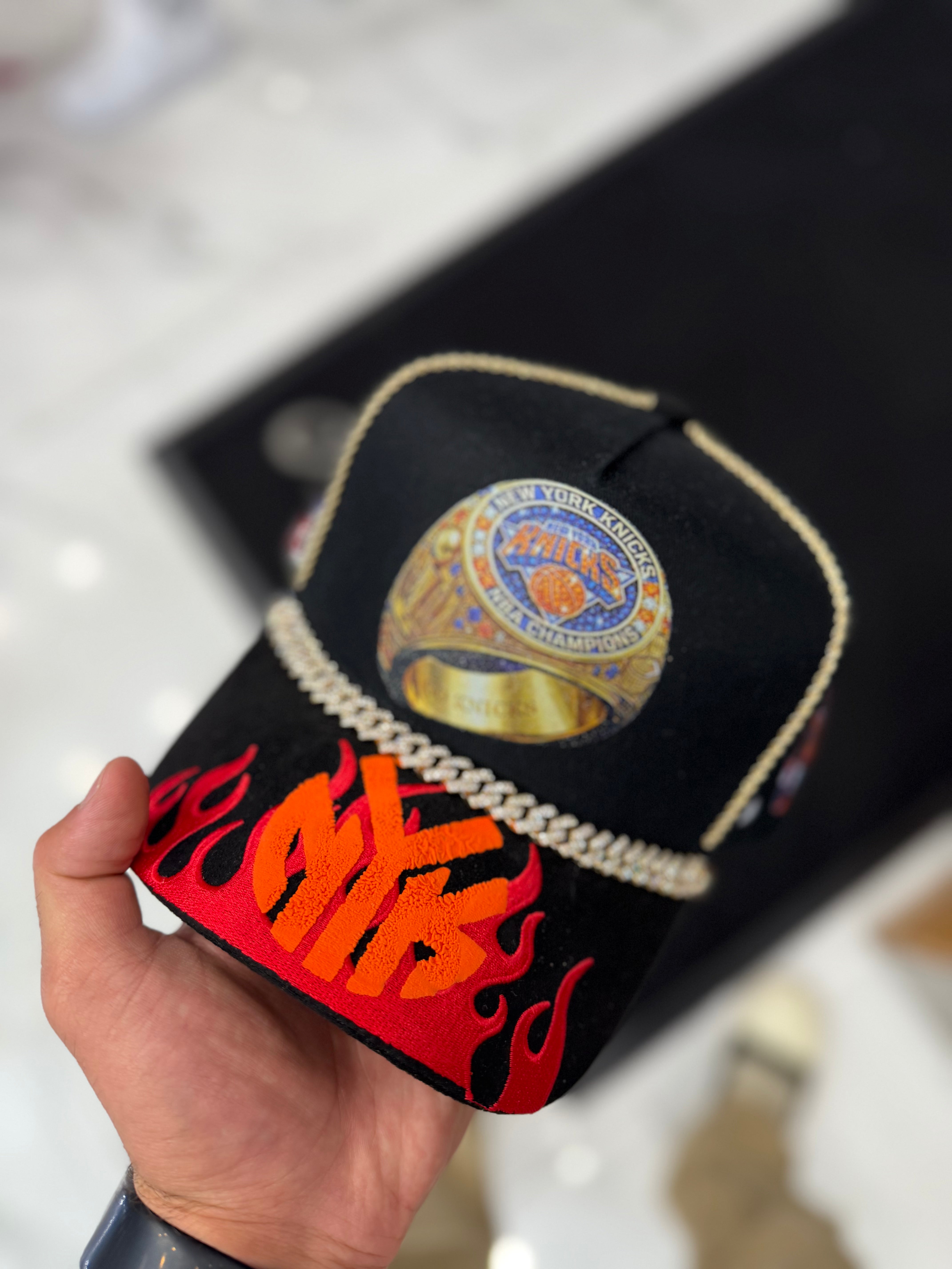 Eazy Era x Knicks - Champion Hat - Black / Red Flame Brim